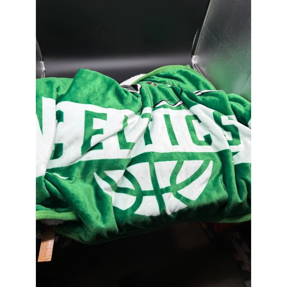 Disney NBA Boston Celtics Mickey Mouse Sherpa Throw Blanket Green 44x64